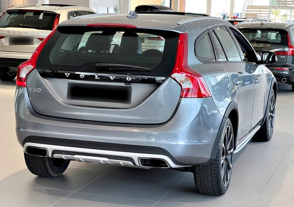 Volvo V60 cena 105900 przebieg: 126000, rok produkcji 2018 z Połczyn-Zdrój małe 254